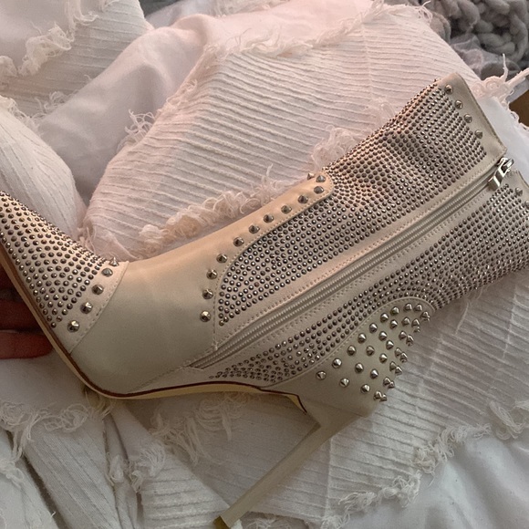 Brand New heels 👠 - Picture 3 of 7